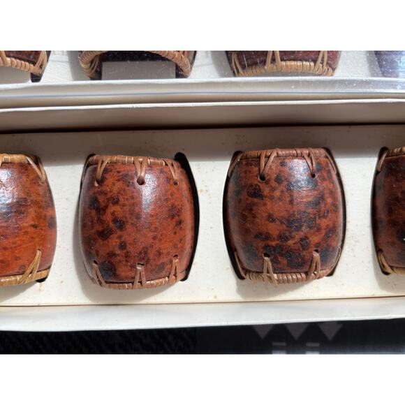 Pier 1~ 8 Handmade Barrel Raffia Tamarind Napkin Rings & 6 Coasters/14 pieces - Picture 6 of 16